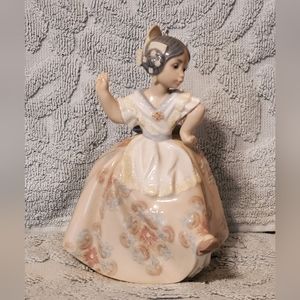Lladro Porcelain Figurine Carmencita 5375